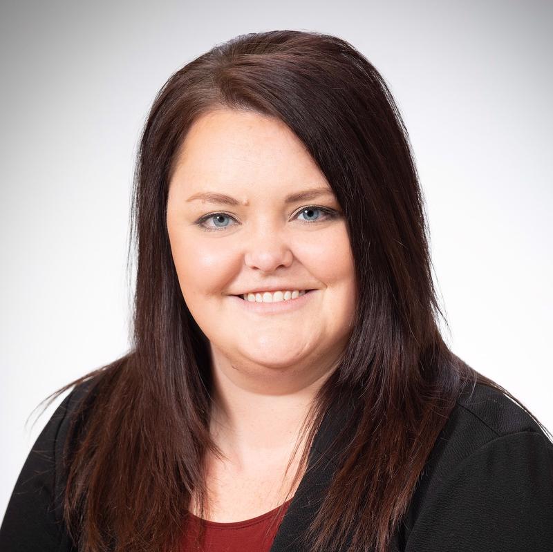 shelby davis headshot