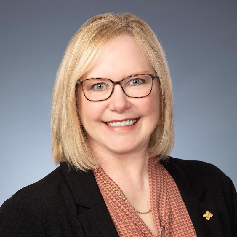 julie murlin headshot