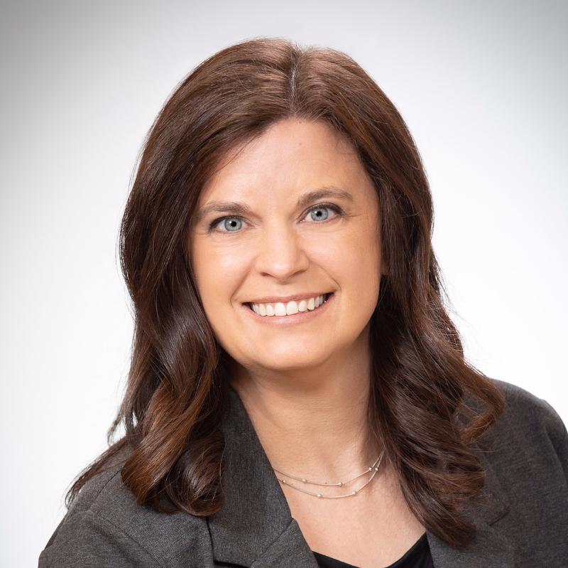 leann landers headshot